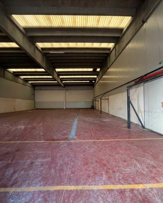 Capannone Industriale di 300 m² + spazio esterno 