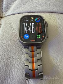 Apple Watch Ultra 2 titanio naturale con accessori