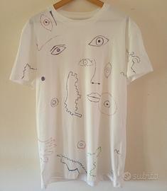 T- shirt decorata a mano