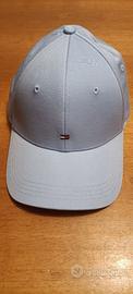 Cappello Tommy Hilfiger con etichetta