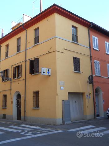 Bilocale arredato in Centro storico a Imola