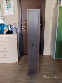 Armadietto fucile 4 posti, come nuovo.