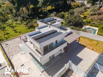 Via Castelforte Nuova Villa 3 livelli con giardino