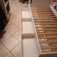 Letto singolo e comodino ikea