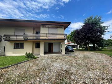 Ampia porzione di Bivilla con parco di 1400 mq