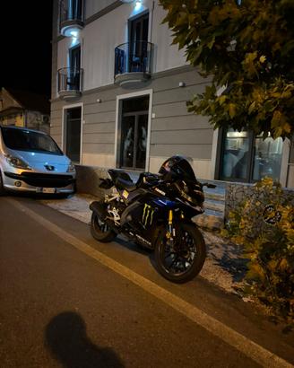 YZF R125 monster edition