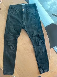 Jeans Zara Nero strappi chiusi, aderenti