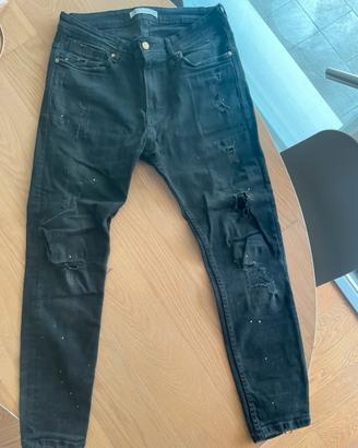 Jeans Zara Nero strappi chiusi, aderenti
