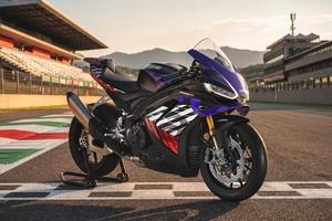 Aprilia RSV4 factory 