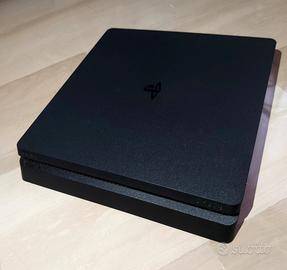PLAYSTATION 4 SLIM 