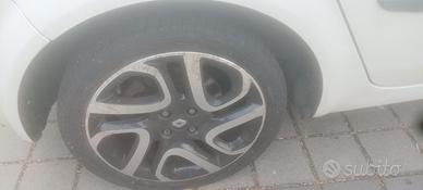 cerchio e gomma 205 45 17 clio