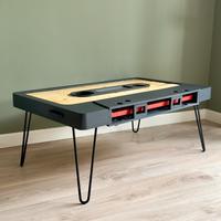 Tavolino da caffè a forma di musicassetta