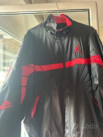 Giacca nera e rossa nike  x jordan