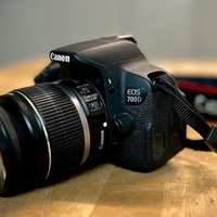 Fotocamera reflex Canon EOS 700D