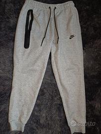 pantaloni nike tech grigi