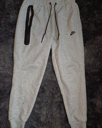 pantaloni nike tech grigi