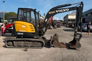 ESCAVATORE CINGOLATO VOLVO ECR 48