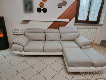 Divano lineare con isola 