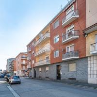 2 LOCALI A VENARIA REALE