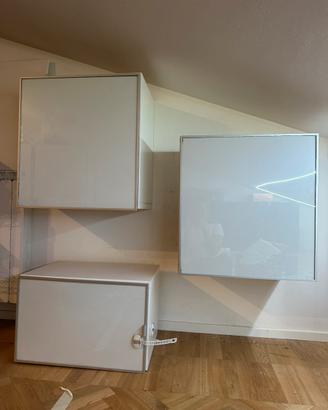 Pensile Ikea in legno con anta in vetro
