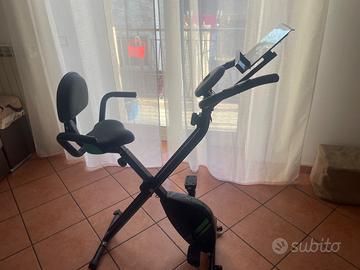 Cyclette pieghevole e salvaspazio