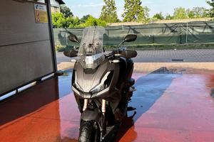 Honda adv 350