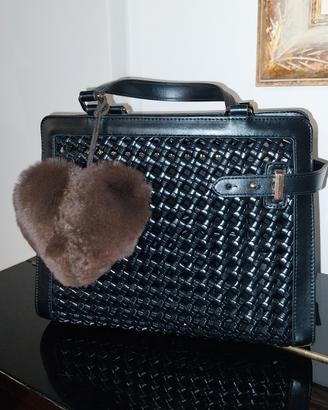 Cuore in pelo marrone accessorio per borse e zaini