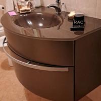 lavandino in vetro color moka con mobile integrato