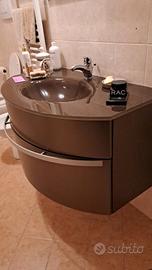 lavandino in vetro color moka con mobile integrato