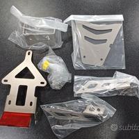 00950000 Porta targa sportivo origina Kymco AK550