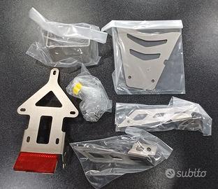 00950000 Porta targa sportivo origina Kymco AK550