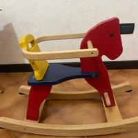 cavallo a dondolo in legno