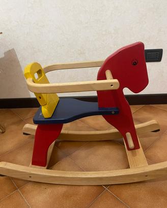 cavallo a dondolo in legno