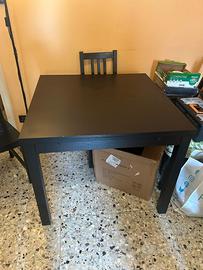 TAVOLO CON SEDIE