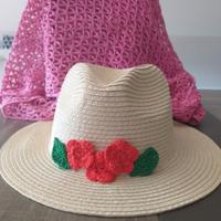 cappello decorato uncinetto 