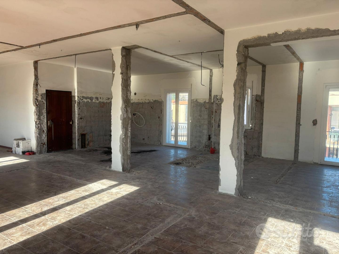 Giarre, attico da reinventare (CT) - Vista 5