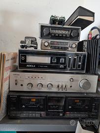 pila di apparecchiature audio vintage
