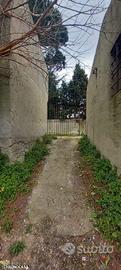 Locanda, terreno con ruderi e deposito