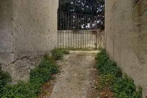 Locanda, terreno con ruderi e deposito