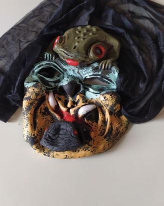 Maschera di carnevale a pile con occhi illuminanti