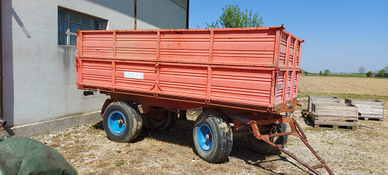 Rimorchio agricolo ribaltabile
