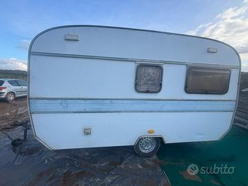 Roulotte con documenti 4,80 mt 4 posti