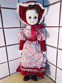 Bambola con testa in ceramica degli anni '80