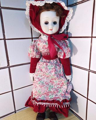 Bambola con testa in ceramica degli anni '80