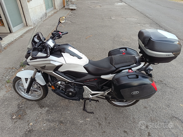 Honda MC 750 x dct