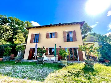 Esclusivo Podere con Uliveto e Villa di Charme