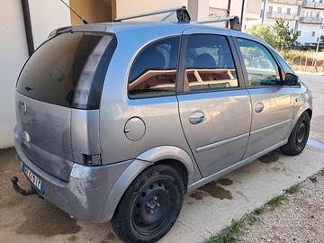 opel meriva con gancio traino