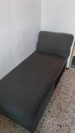poltrona grigia in tessuto 