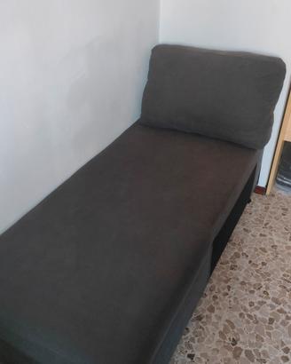 poltrona grigia in tessuto 