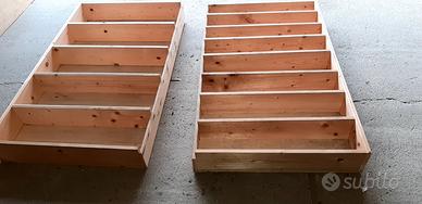 Scaffale in legno a parete